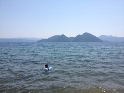 北海道・洞爺湖で遊ぶ　～夏の楽しみ湖水浴～